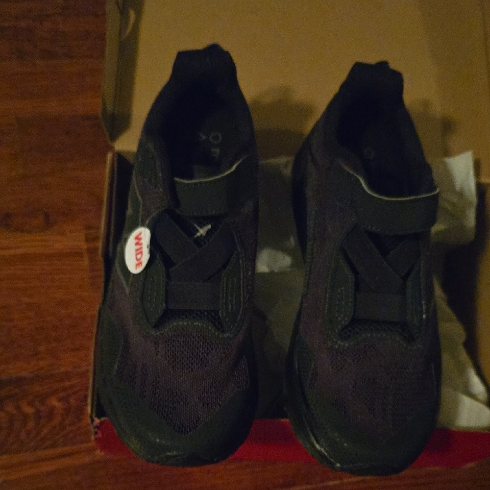 New Balance Kids Black Velcro Sneakers